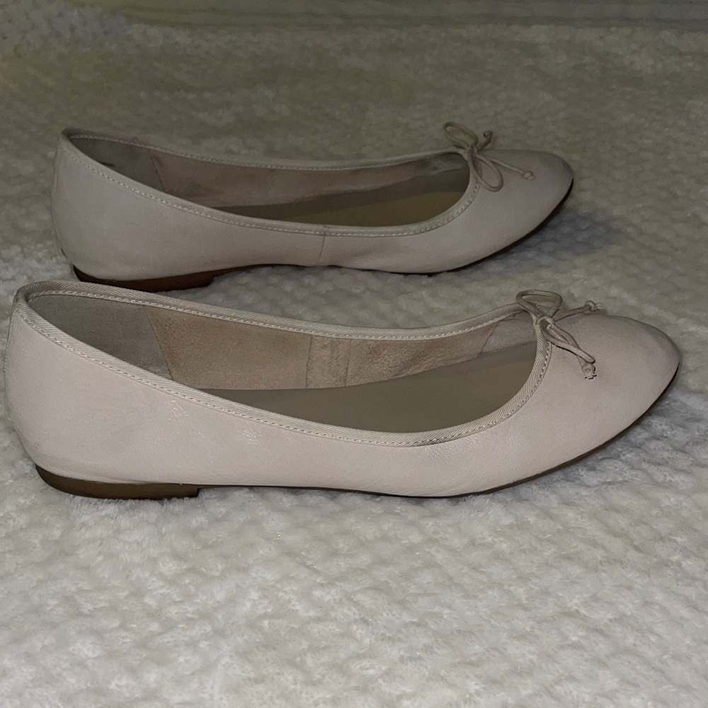 Aldo Women's Elegant Cream Flats - Picture 2 of 5